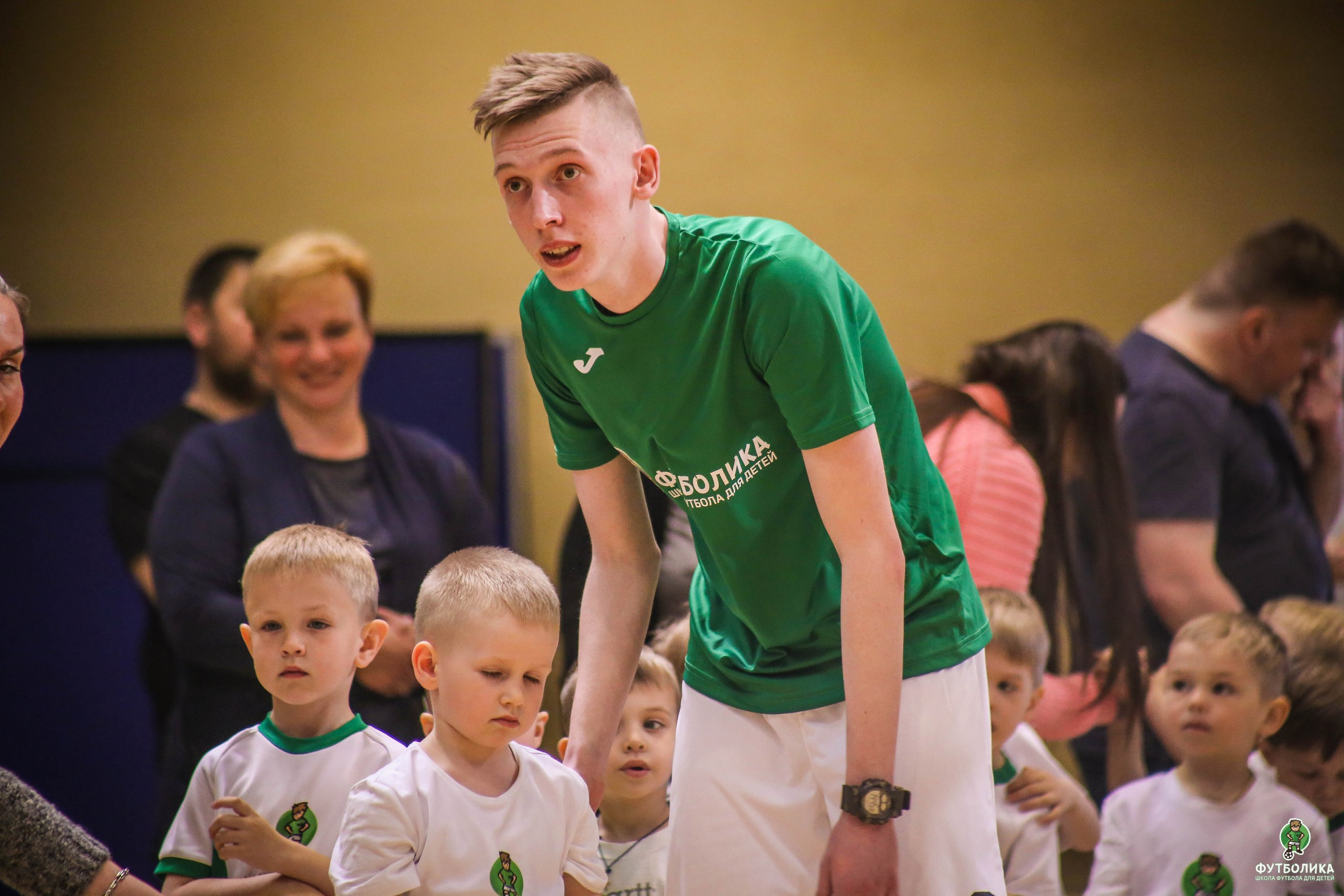 тренер футболики Студеникин Денис